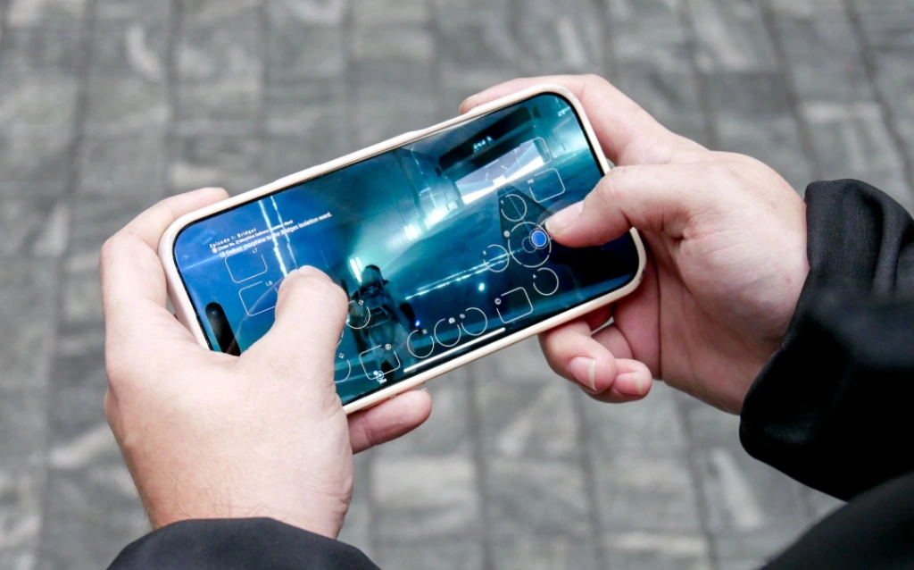 Благодаря чипу A19, iPhone 17 легко справляется с тяжелыми играми и сложными задачами нейросети Apple Intelligence